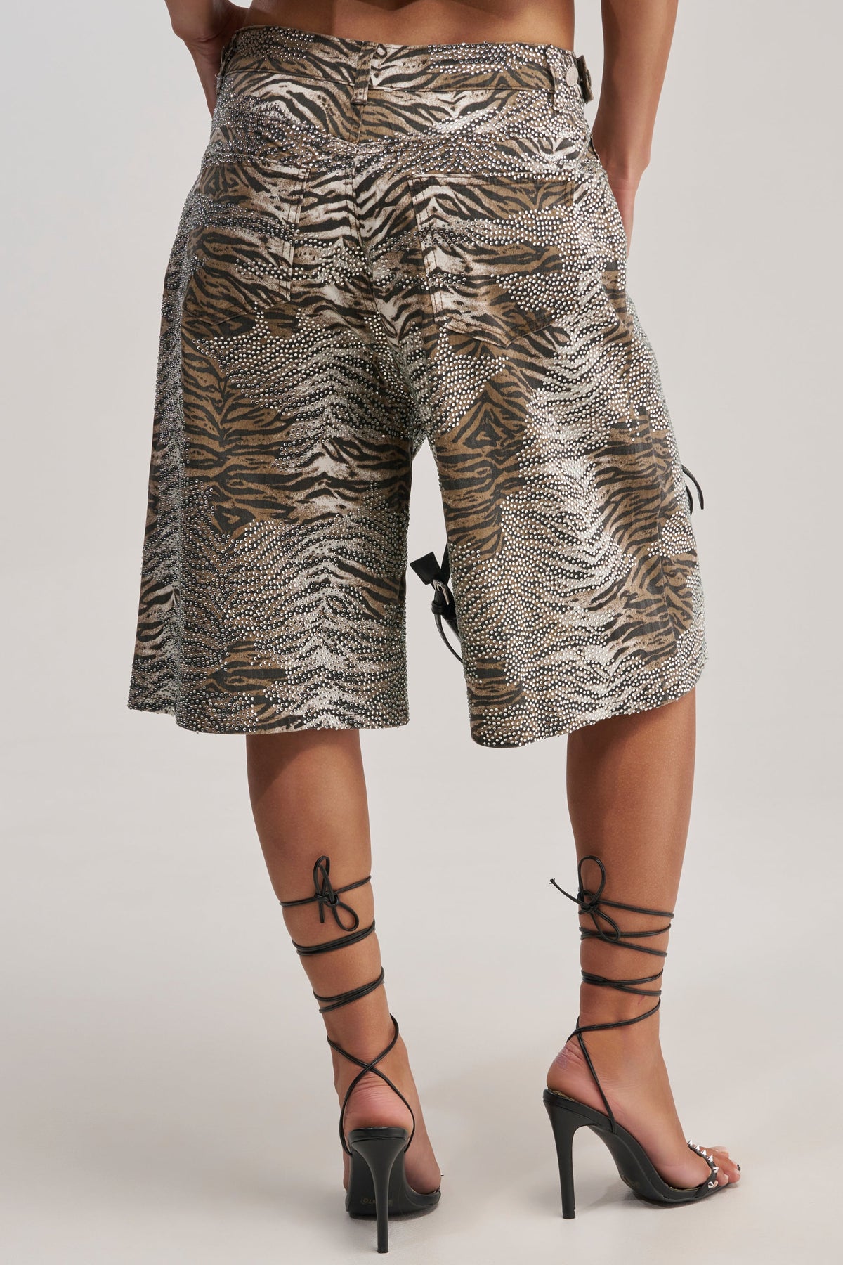 Sisoras FEELING WILD RHINESTONE ZEBRA BERMUDA SHORT