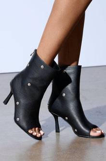Sisoras AZALEA WANG BIRD SONG SNAP OPEN TOE BOOTIE IN BLACK