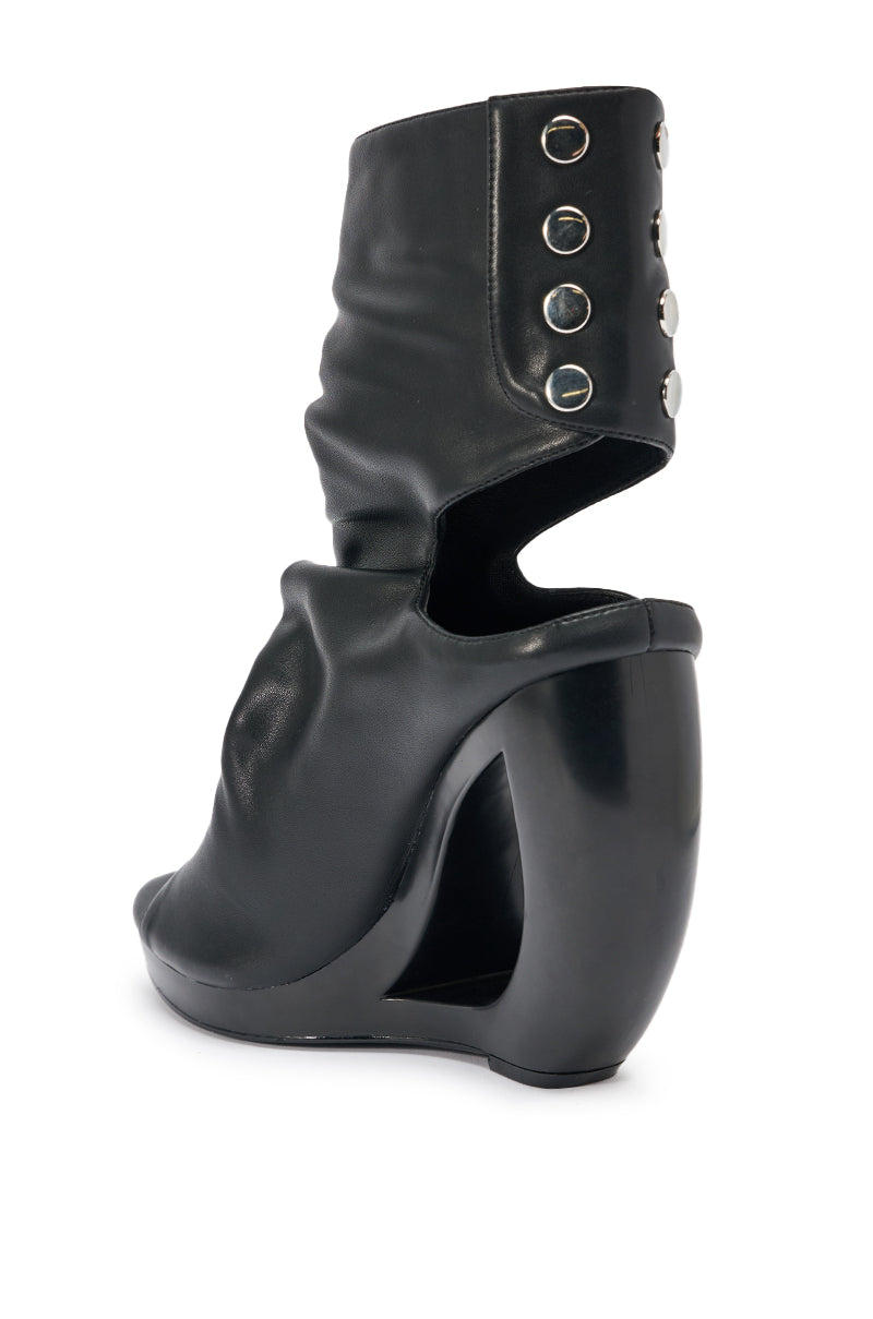 Sisoras AZALEA WANG CIRCOS BLACK WEDGE BOOTIE