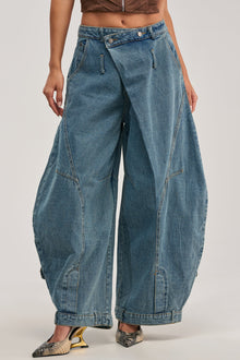 IZZY RELAXED DENIM IN LIGHT BLUE WASH