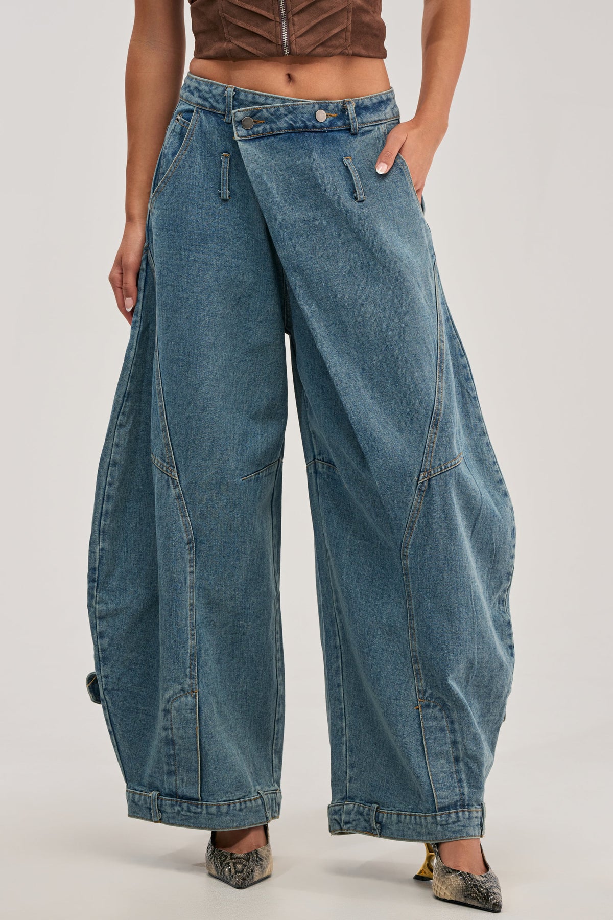 IZZY RELAXED DENIM IN LIGHT BLUE WASH