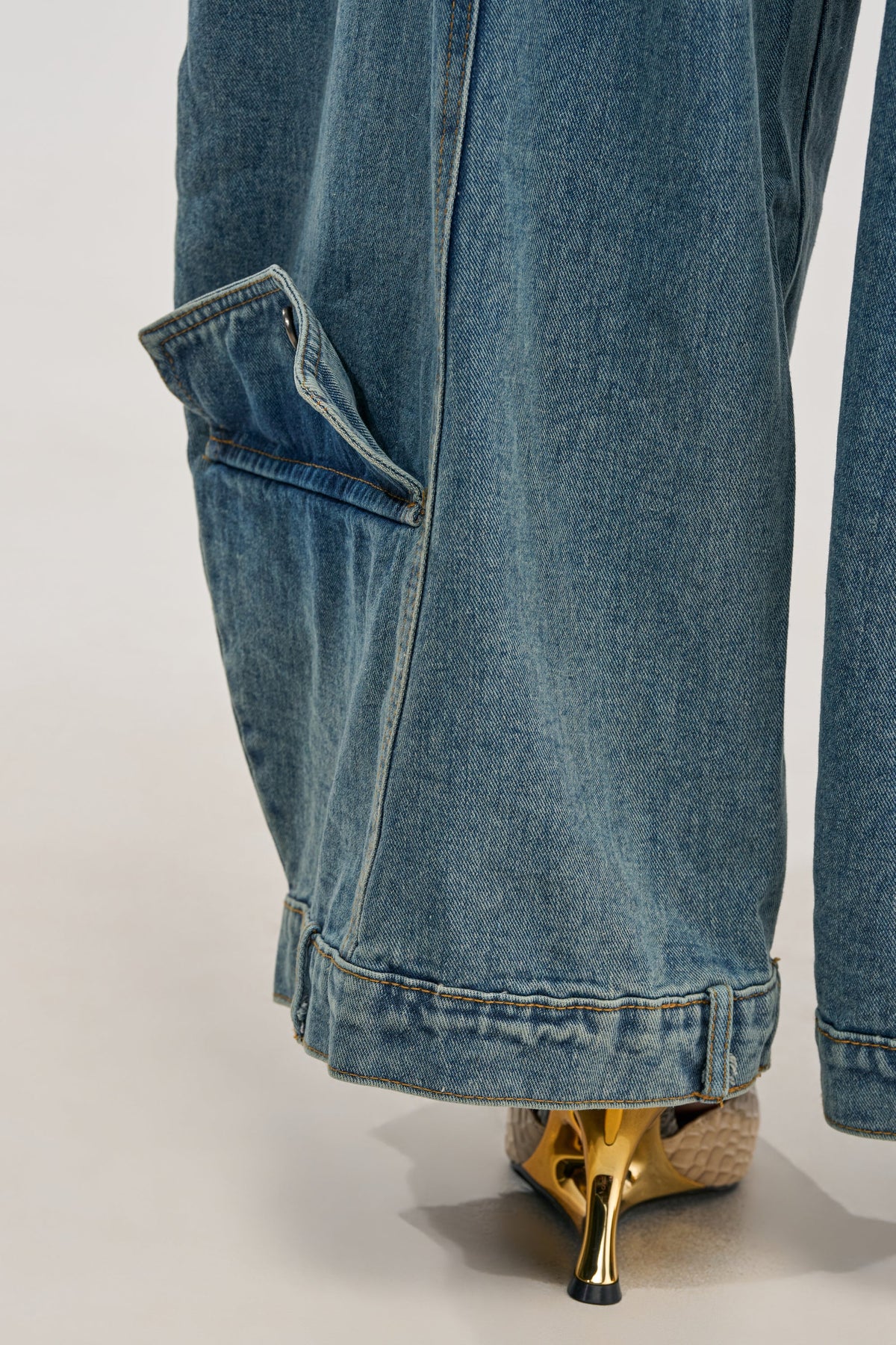 IZZY RELAXED DENIM IN LIGHT BLUE WASH