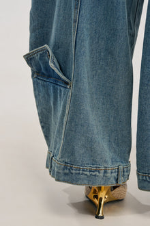 IZZY RELAXED DENIM IN LIGHT BLUE WASH