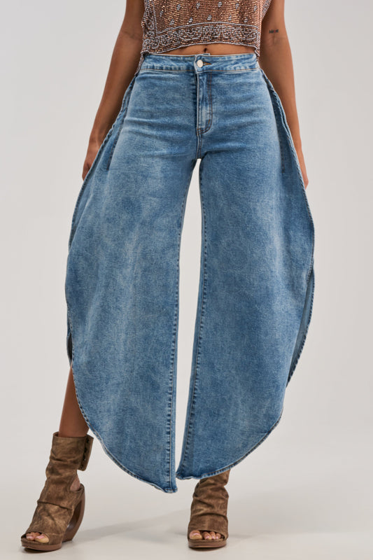FEEL THE AIR RELAXED DENIM WITH SIDE OPENING