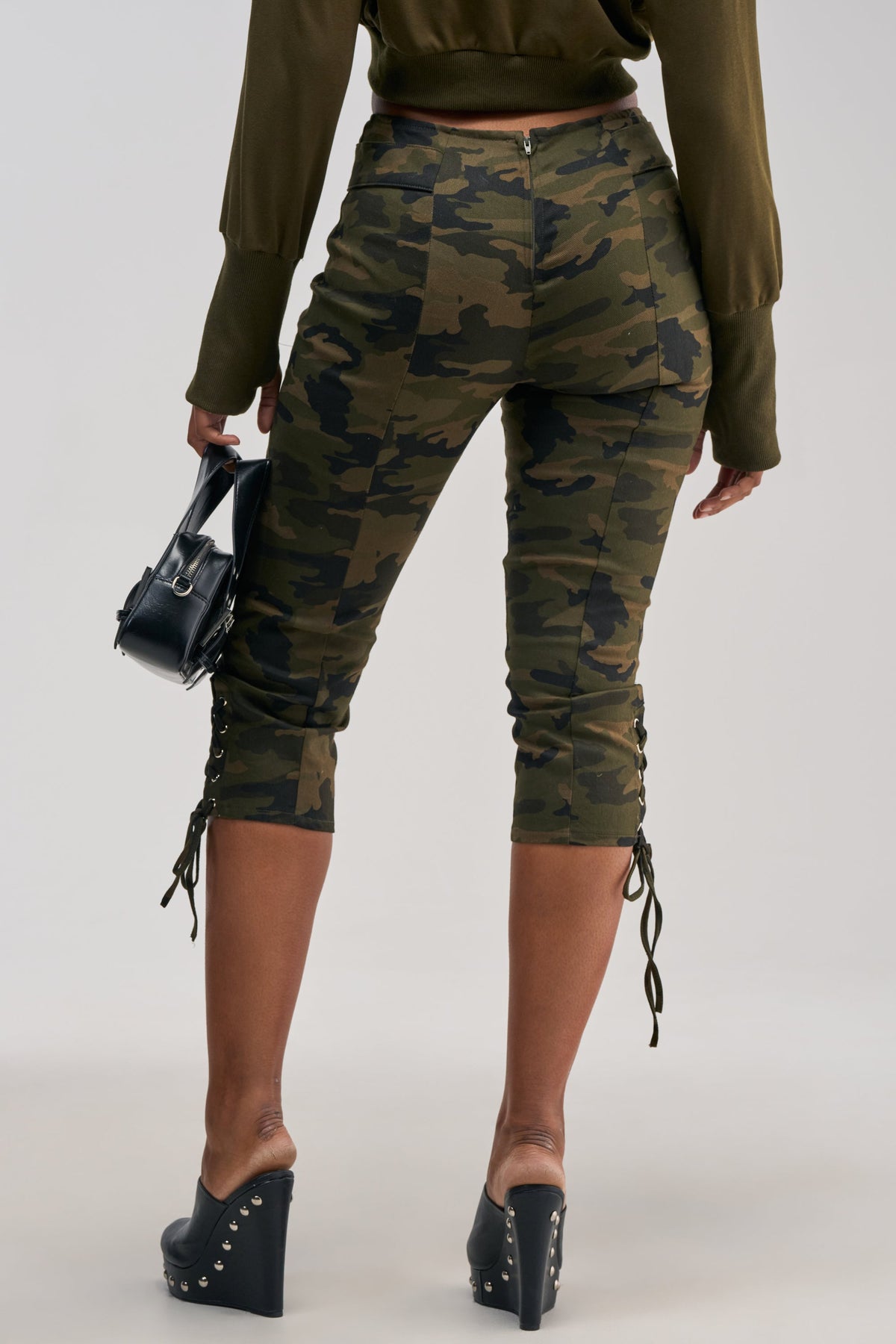 THE BEST CAMO CAPRI