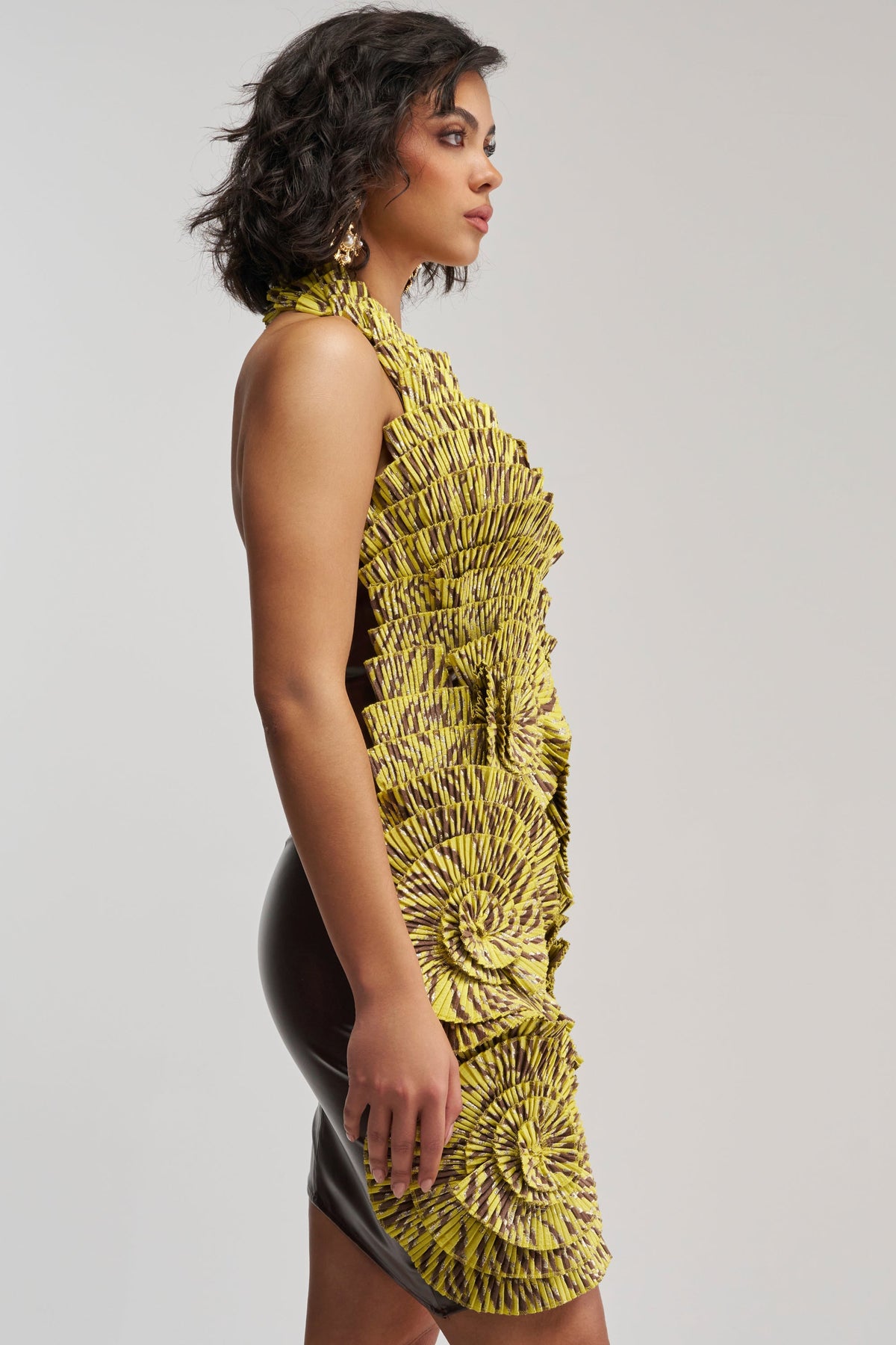 SHOWING OFF NOVELTY MINI DRESS IN YELLOW MULTI