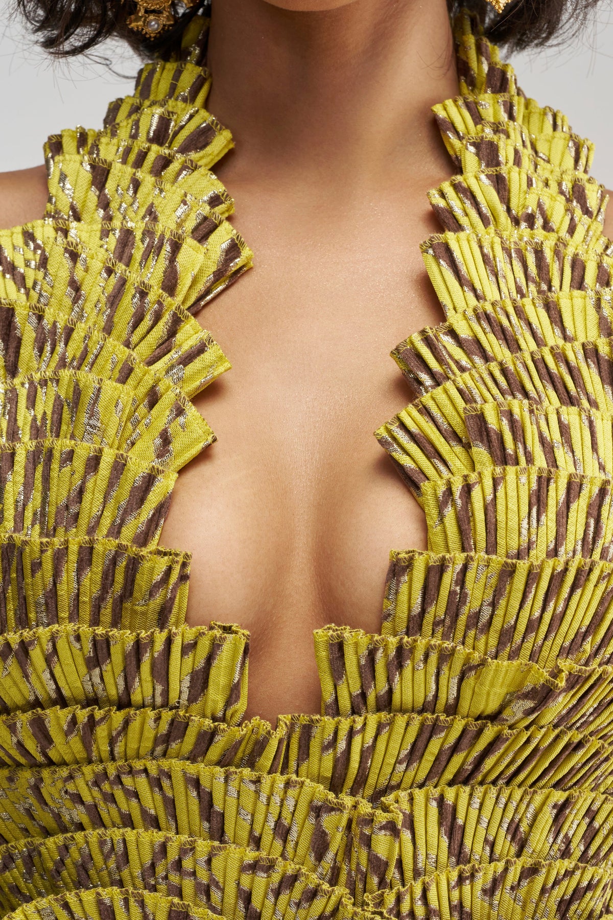 SHOWING OFF NOVELTY MINI DRESS IN YELLOW MULTI