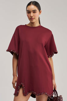 COOL GIRL EMBELLISHED TEE SHIRT DRESS IN BURGUNDY