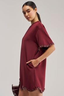 COOL GIRL EMBELLISHED TEE SHIRT DRESS IN BURGUNDY