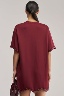 COOL GIRL EMBELLISHED TEE SHIRT DRESS IN BURGUNDY