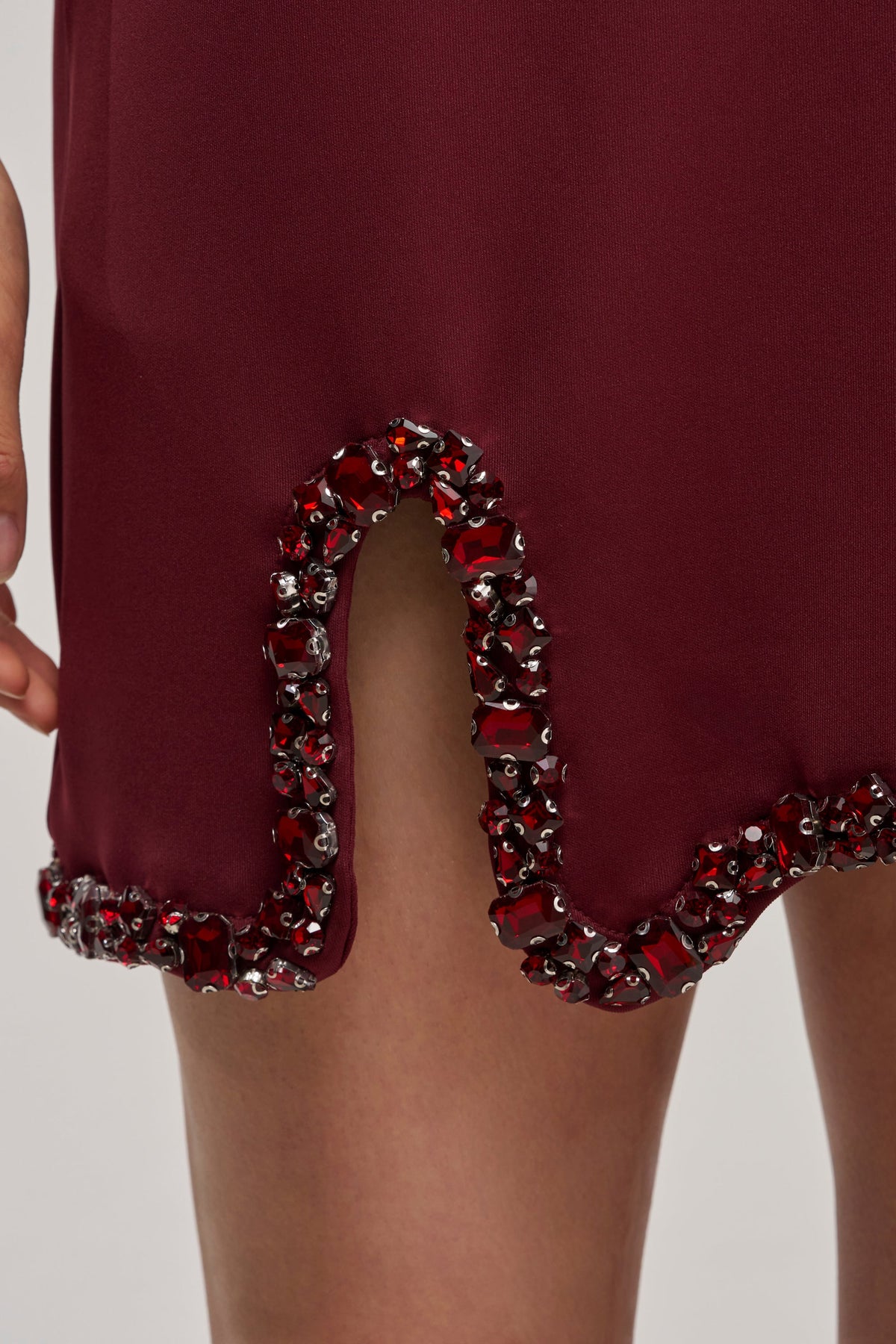 COOL GIRL EMBELLISHED TEE SHIRT DRESS IN BURGUNDY