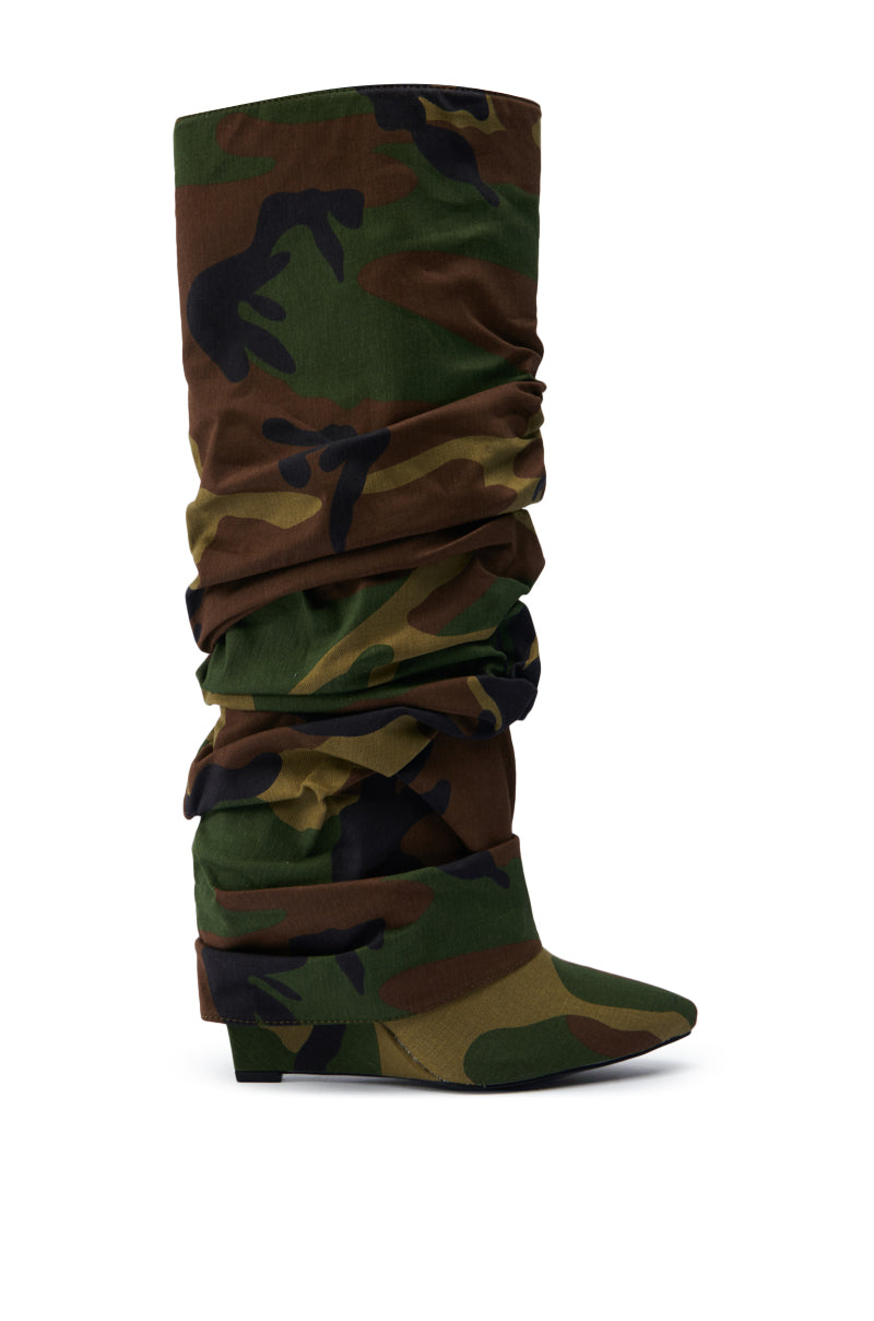 Sisoras AZALEA WANG ZUMMA CAMO RUCHED WEDGE BOOT