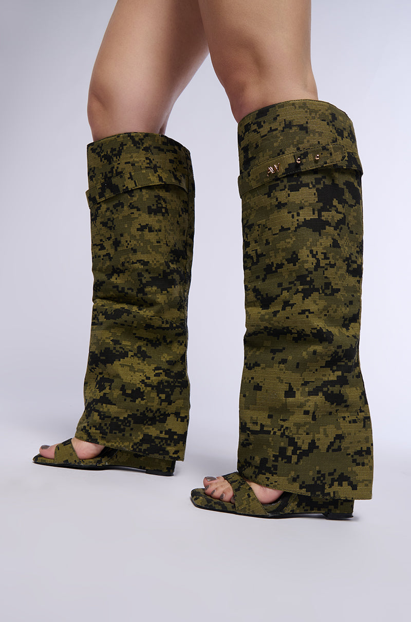 Sisoras AZALEA WANG MARIETTA FOLD OVER OPEN TOE SANDAL BOOT IN CAMO