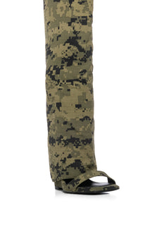 Sisoras AZALEA WANG MARIETTA FOLD OVER OPEN TOE SANDAL BOOT IN CAMO