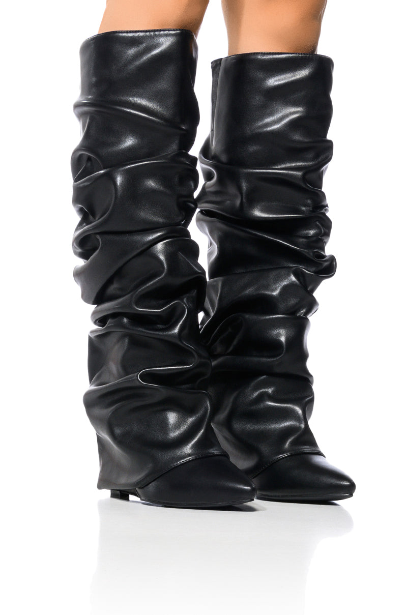 Sisoras AZALEA WANG ZUMMA BLACK RUCHED WEDGE BOOT