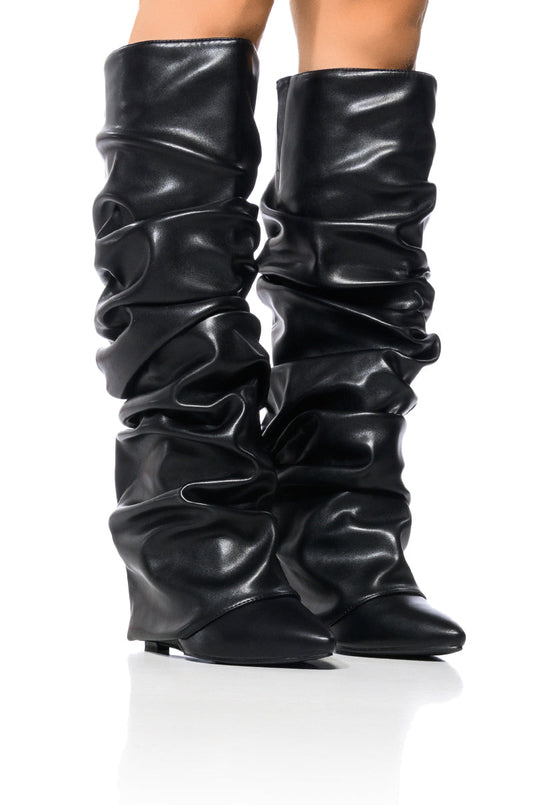 Sisoras AZALEA WANG ZUMMA BLACK RUCHED WEDGE BOOT