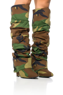 Sisoras AZALEA WANG ZUMMA CAMO RUCHED WEDGE BOOT