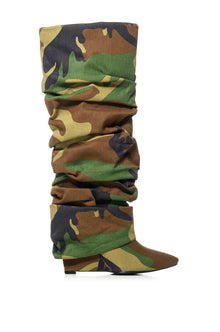 Sisoras AZALEA WANG ZUMMA CAMO RUCHED WEDGE BOOT