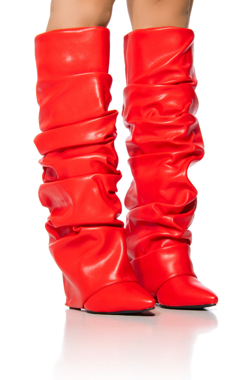 Sisoras AZALEA WANG ZUMMA RED RUCHED WEDGE BOOT
