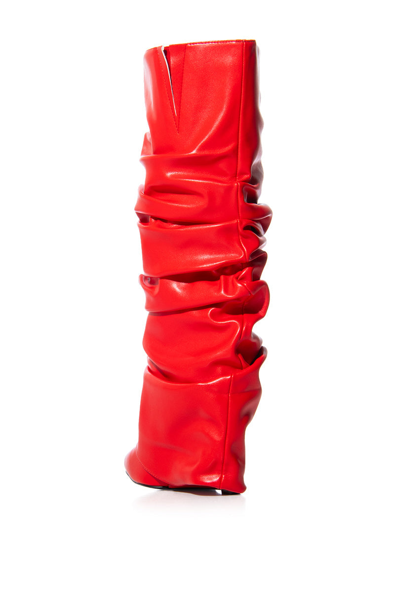 Sisoras AZALEA WANG ZUMMA RED RUCHED WEDGE BOOT