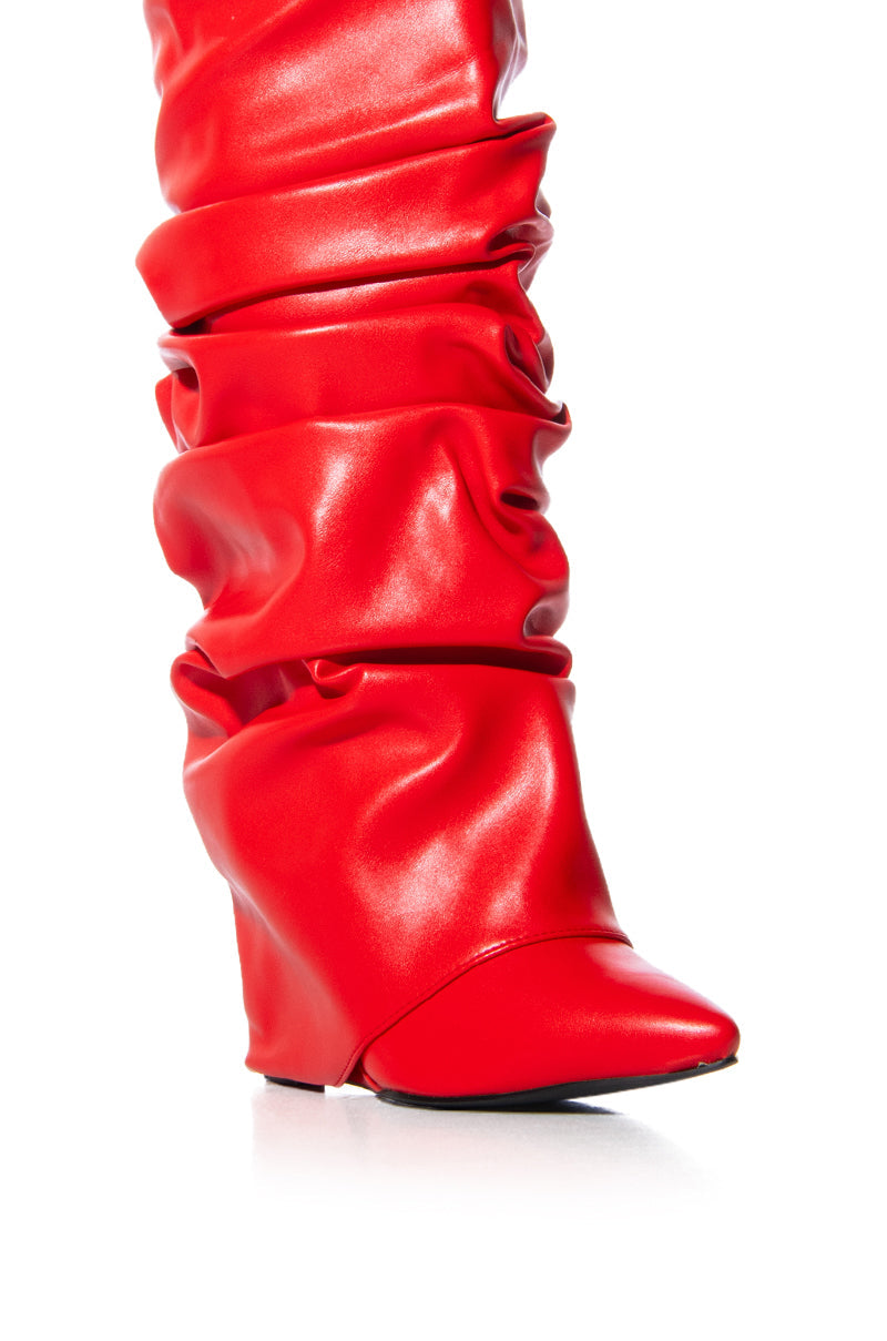 Sisoras AZALEA WANG ZUMMA RED RUCHED WEDGE BOOT