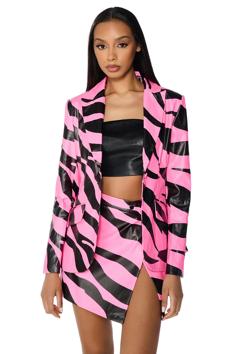 Sisoras SHANT BE TAMED FAUX LEATHER BLAZER