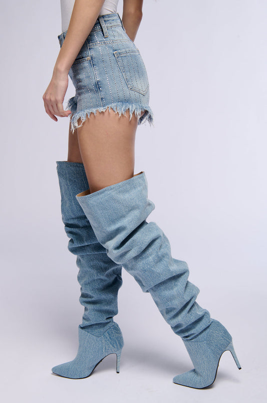 Sisoras KICK BACK PINSTRIPE RHINESTONE JEANS SHORTS
